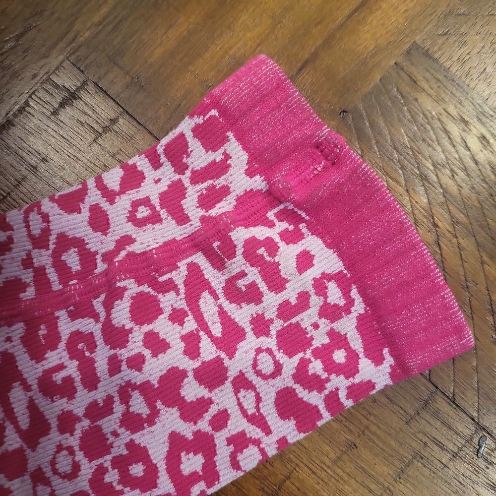 Free People Barbie Pink Leopard Leggings Ribbed XS NWOT - Picture 2 of 5